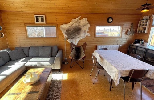 Borgarnes Cabina | Treetop cabin by the river