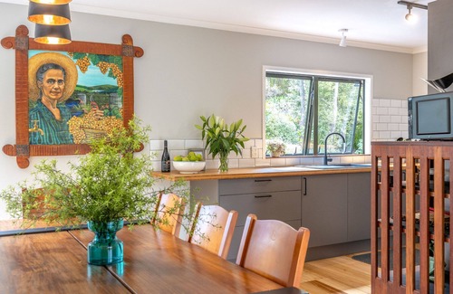 Omiha Casa | Treetop Escape - Stay Waiheke