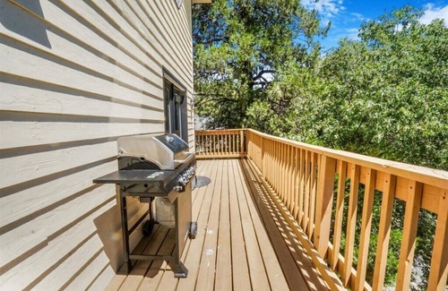Crestline Casa | Treetop Haven - Indoor Jacuzzi & Hockey Table - Pet-friendly