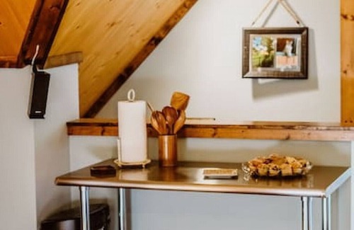 Dunlap Casa | Treetop Hideaway at Barr5 Ranch · Cozy Mtn Hideaway GH/Hot Tub/Stunning Sunset View