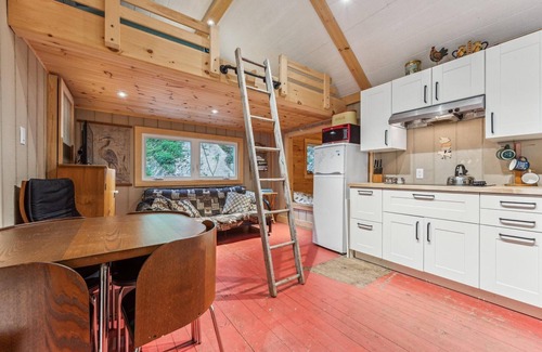 Wiarton Cabaña | Treetop Hideaway – Rustic Cabin Retreat