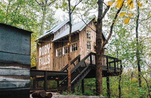 Chattanooga Casa | Treetop Hideaways: Redbud Treehouse in Chattanooga