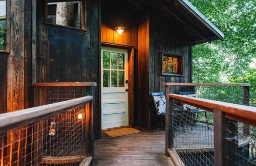 Flintstone Casa | Treetop Hideaways: The Elements Treehouse