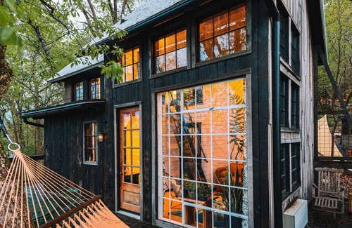 Chattanooga Casa | Treetop Hideaways: Wood Lily Treehouse in Chattanooga