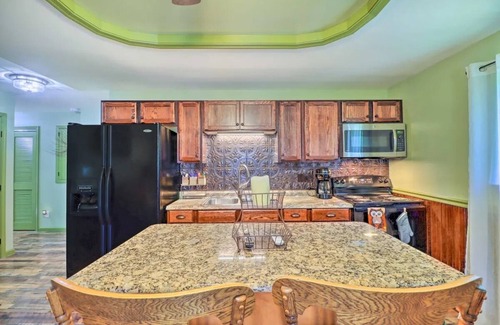Brockton Apartamento | TreeTop Loft Apartment with River & Mountain on 10-Acres