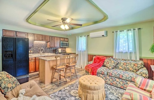 Brockton Apartamento | TreeTop Loft Apartment with River & Mountain on 10-Acres