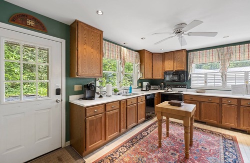 Montreat Cabina | Treetop Montreat/Blk Mtn 5BR /4BA cabin w/Creek just 20 minutes to Asheville!