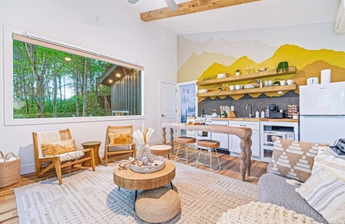 Banner Elk Cabina | Treetop MT Views w/ Hot Tub & Fire Pit