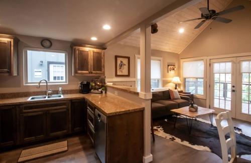 Center Point Cabina | Treetop River Cabins