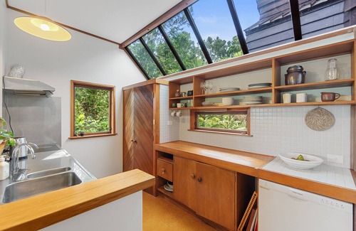 Titirangi Casa | Treetop Sanctuary - Titirangi Holiday Home