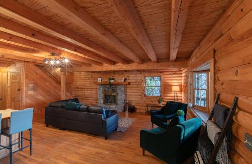 Mars Hill Casa | Treetops Cabin easy to Asheville with fast wifi and great view