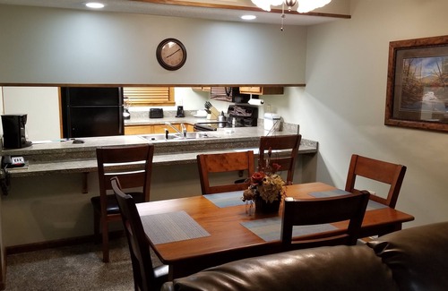 Gatlinburg Complejo | Treetops Resort on Roaring Fork Stream Gatlinburg 2Bd2Ba Condo SATURDAY Check In