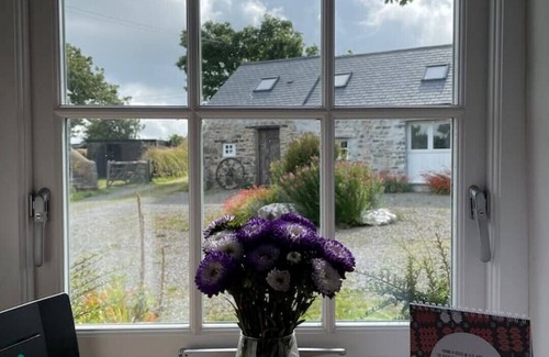 Goodwick Cabaña | Trefechan Wen Dairy - Peaceful, character cottage near coastal path.