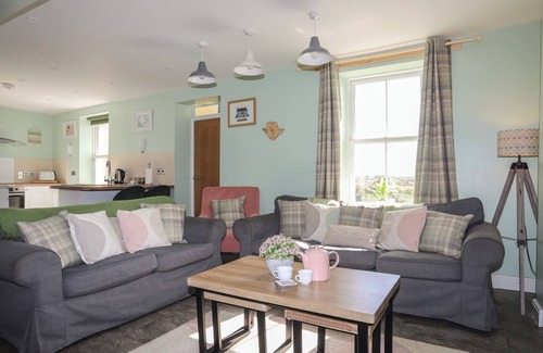 Cemaes Bay Casa | TREGYNRIG BACH, pet friendly, with hot tub in Cemaes Bay
