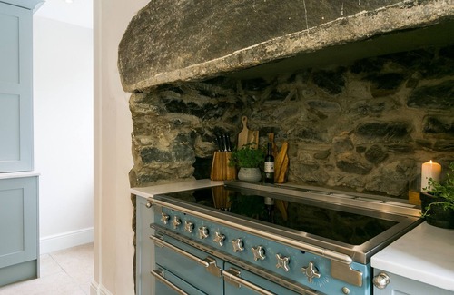 Bodedern Cabaña | Treiorwerth - a dog that sleeps 15 guests in 7 bedrooms