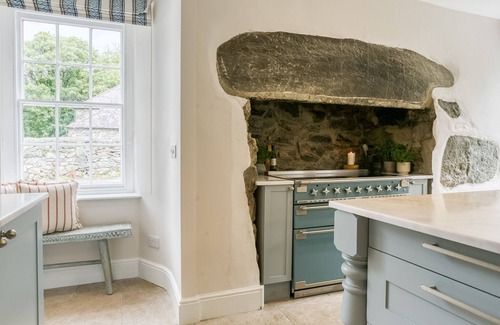 Bodedern Cabaña | Treiorwerth - a dog that sleeps 15 guests in 7 bedrooms