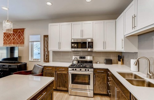 Georgetown Casa | Trekker Townhome / Mountain Charm / New Floors!