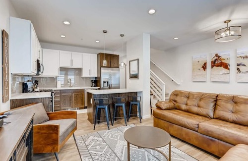 Georgetown Casa | Trekker Townhome / Mountain Charm / New Floors!