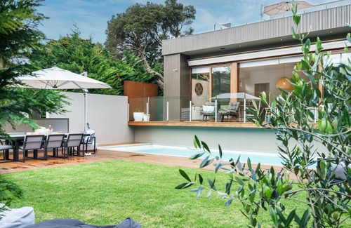 Mornington Peninsula Casa | Trelawney Beach House, Directly opposite the beach, heated pool and spa