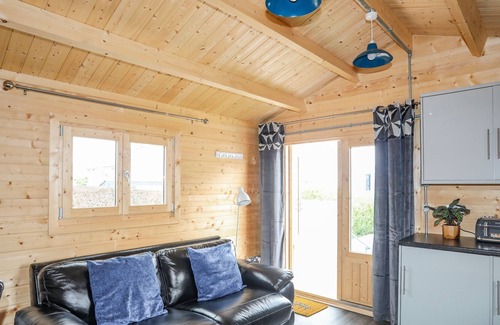 Rhosneigr Cabina | TREM Y MOR LODGE, pet friendly, country holiday cottage in Rhosneigr