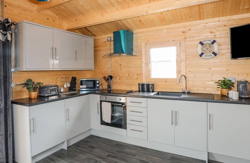 Rhosneigr Cabina | TREM Y MOR LODGE, pet friendly, country holiday cottage in Rhosneigr