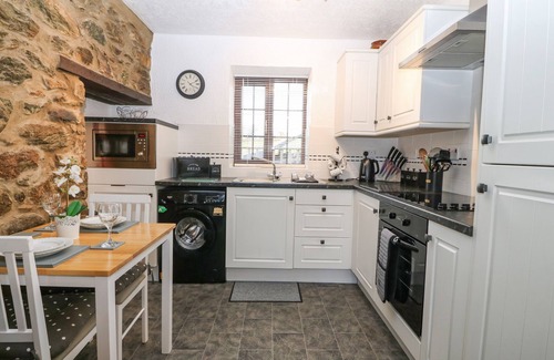 Gaerwen Cabaña | TREM Y WYDDFA, family friendly, character holiday cottage in Gaerwen