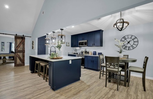Pooler Casa | Trending Tranquil Retreat W/ Theater&Pool Table