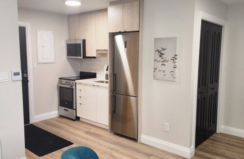 Kitchener Apartamento | Trendy 1 queen bed studio Prime Downtown location