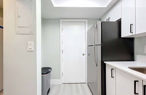 Lauderdale Harbours Condominio | Trendy 1BR with Pool & Modern Amenities