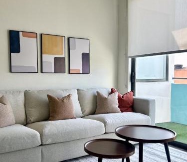 Wilshire Montana Apartamento | Trendy 2BD 2BTH Apt steps from Downtown Santa Monica!
