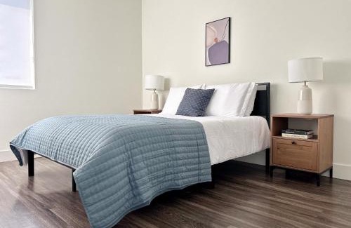 Wilshire Montana Apartamento | Trendy 2BD 2BTH Apt steps from Downtown Santa Monica!