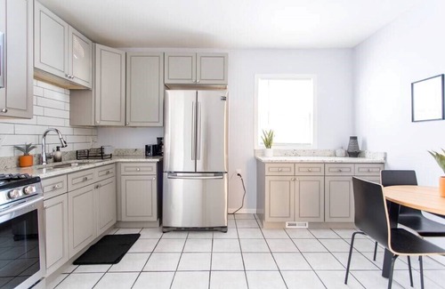 Logan Square Apartamento | ❤️ ¡Apartamento de moda de 2 dormitorios en la plaza Logan!