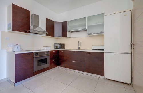 Tal-Ghoqod Apartamento | Trendy 2BR Maisonette Near St. Julian's Hot Spots