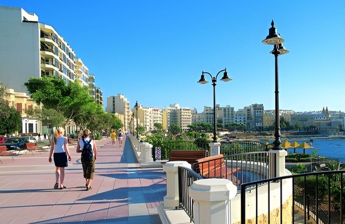 Tal-Ghoqod Apartamento | Trendy 2BR Maisonette Near St. Julian's Hot Spots
