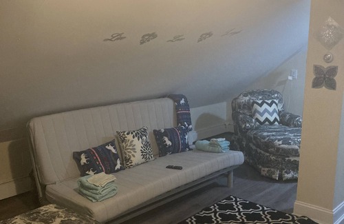 Mount Pleasant Casa | Trendy 2nd Floor Townhome near Federal Hill in Providence