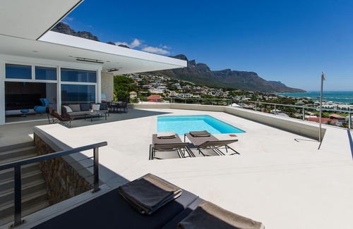 Camps Bay Villa | Años 50 moda Villa, Camps Bay Beach en pocos pasos