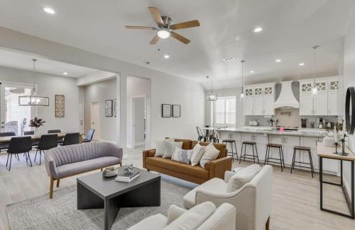 Rowlett Casa | Trendy and Modern home w a Private Pool