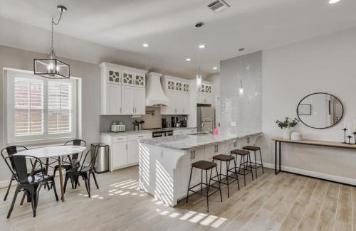 Rowlett Casa | Trendy and Modern home w a Private Pool
