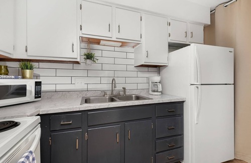 West End Apartamento | Trendy Apt on Music Row! Walk to Dozens of Bars
