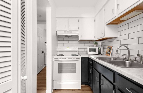 West End Apartamento | Trendy Apt on Music Row! Walk to Dozens of Bars