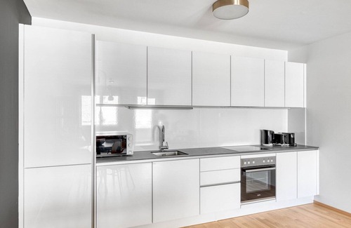 Brigittenau Apartamento | Trendy Brigittenau 2BR w/ Roof & Pvt Loggia, nr Handeskai, by Blueground