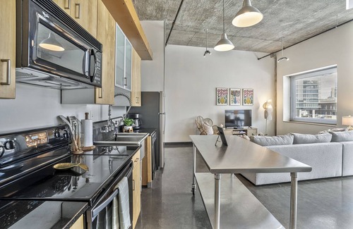 The Gulch Condominio | Trendy & Central Gulch Condo!