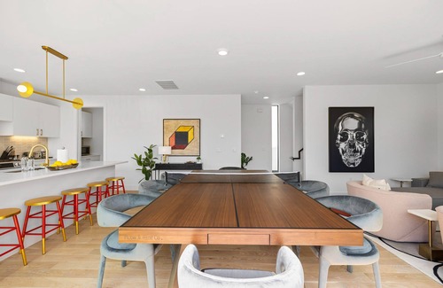 MLK Casa | Trendy East Austin Condo with Rooftop Deck + Downtown Views - Rayne
