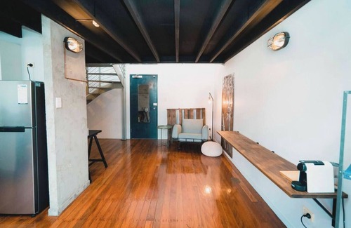 Fortitude Valley Apartamento | Trendy Industrial Style Loft in Fortitude Valley