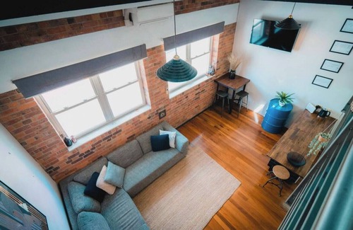 Fortitude Valley Apartamento | Trendy Industrial Style Loft in Fortitude Valley