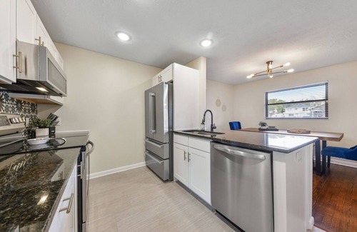 Lakeshore South Casa | Trendy Jax Home Near Downtown, 30-mins to Beach