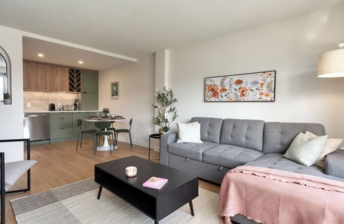 Kensington Condominio | Trendy Kensington Condo - Fully Renovated !