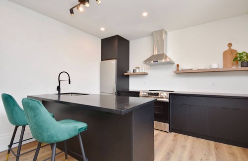 Barrie Apartamento | Trendy Lake View Suite Downtown