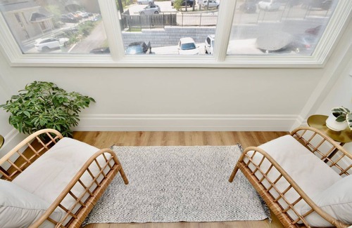Barrie Apartamento | Trendy Lake View Suite Downtown