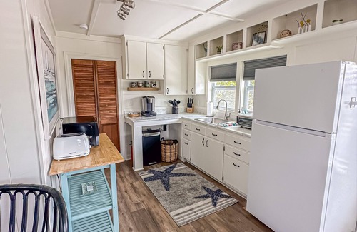 Morehead City Apartamento | Trendy Loft w/ Energetic Outdoors - 5 min from the beach and pet friendly!